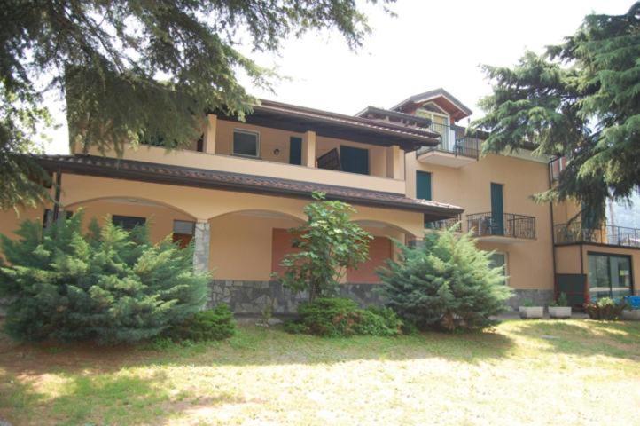 Green Village Accommodations Colico Bagian luar foto
